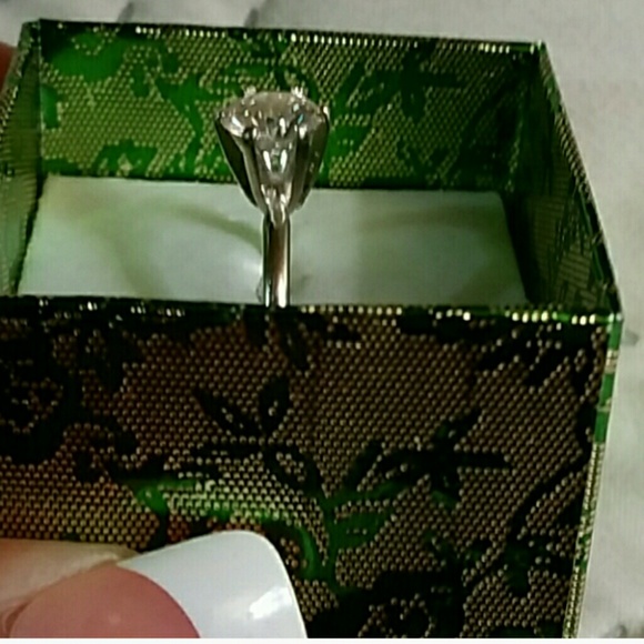 Genuine COLORLESS Moissanite  1.00 Ctw .925 😍😍😘 - Picture 5 of 7